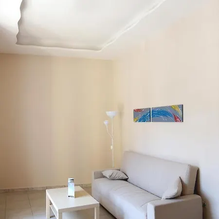 Center Apartment *